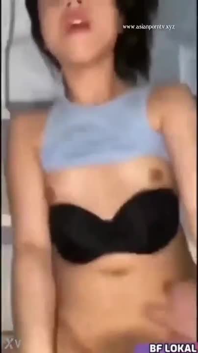 คลิปโป๊ทางบ้านไทยฟรี มาใหม่ แนวลูกพี่ลูกน้องล่อกันในบ้านหลังกลับมาจากไปงานวัด