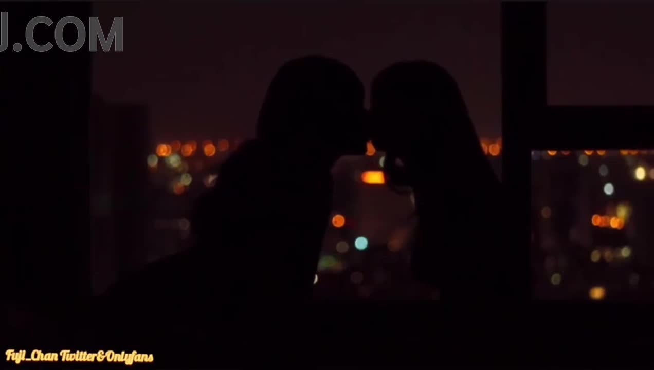 สองสาวเลสเบี้ยน Fuji_chan และ Bunny ที่มีหน้าอกใหญ่และรูปร่างสมบูรณ์แบบ ได้ชวนเพื่อนสาวสวยเซ็กซี่คนหนึ่งมาไลฟ์สดบน OnlyFans พวกเธอเริ่มต้นด้วยการเล้าโลม ดูดนมและลูบคลำอวัยวะเพศของกันและกันจนกระทั่งเกิดอารมณ์ พวกเธอเลียอวัยวะเพศของกันและกัน ผลัดกันปรนเปรอซึ่งกันและกัน พวกเธอใช้ของเล่นสั่นเพื่อเพิ่มความสุข ถูอวัยวะเพศเข้าด้วยกัน กระตุ้นคลิตอริส และใช้เครื่องสั่นจนกระทั่งถึงจุดสุดยอด (ภาพยนตร์โป๊, 18+, คลิปโป๊, คลิปหลุด INWPORN.CC)